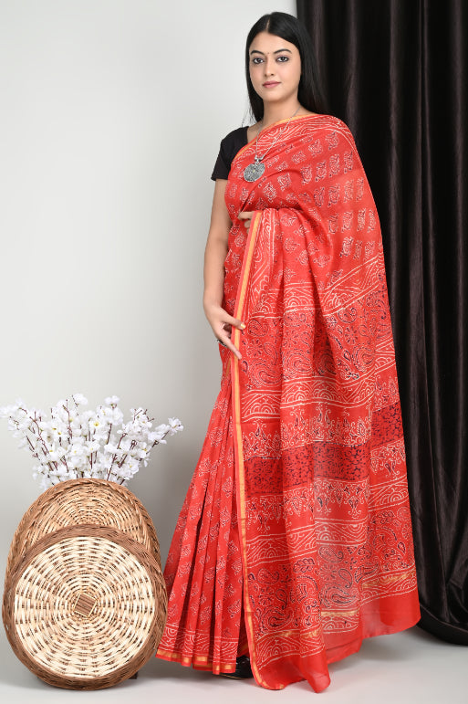 Handmade Elegance: Chanderi Silk Sarees Exhibiting Graceful Charm